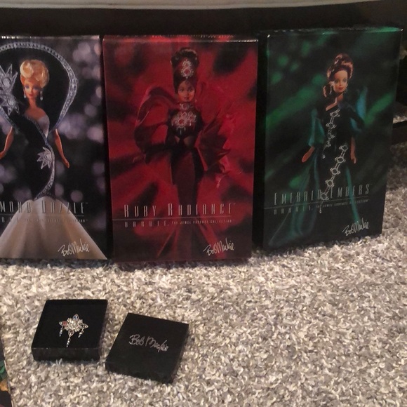 BOB MACKIE JEWEL ESSENCE COLLECTION BARBIE DOLLS -5 barbies, brooch & portfolio - Picture 8 of 13